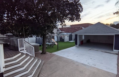 Oshkosh House | Prime EAA location - Vendor Friendly!