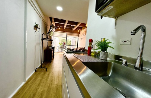 San Javier Apartment | Prime Laureles Location with Air Conditioning