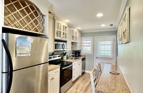 Emerald Isle Cottage | Prime Location 2nd row! Beautiful beach views from the deck!