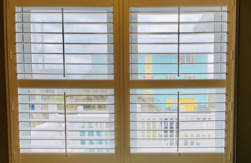Emerald Isle Cottage | Prime Location 2nd row! Beautiful beach views from the deck!