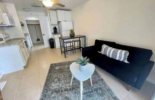 Riviera Isles Apartment | Prime Location! 5min to the Beach/Cruises