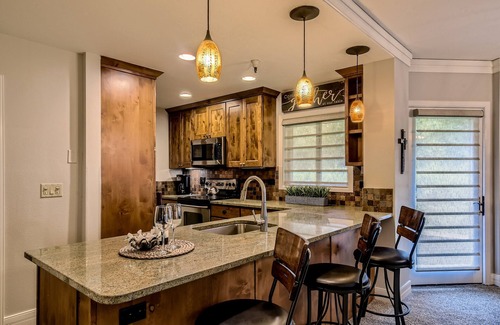 Peak 9 Condo | PRIME LOCATION -AUTUMN Beauty blk to Main St Village @ Breck Pool, hot tubs +