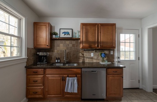 Green Valley House | Prime Location, Charming Cottage - 2 Bedroom