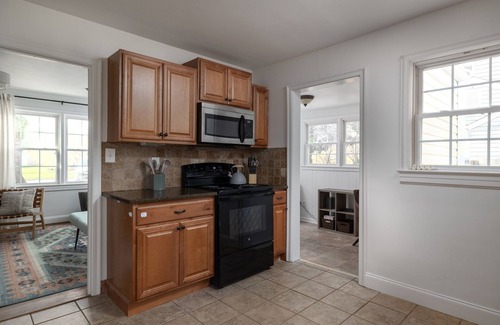 Green Valley House | Prime Location, Charming Cottage - 2 Bedroom