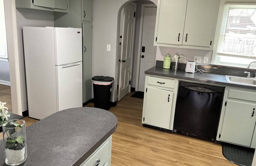 Youngstown House | Prime location:Downtown/Campus