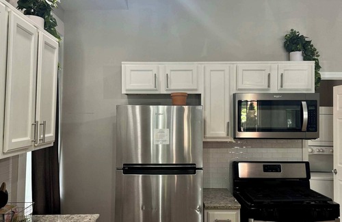 Victorian Village House | Prime Location - Free Parking - Short North