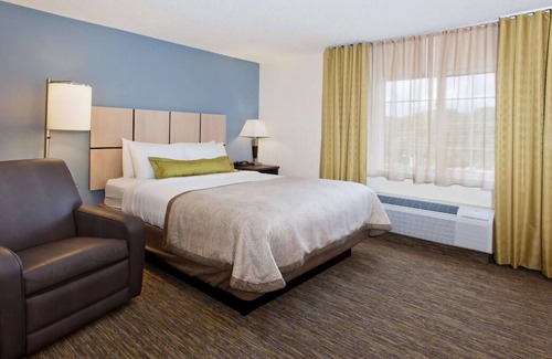 Westchase House | Prime Location! FREE Parking, Pets Allowed, Near Harwin Drive Shopping District!