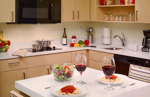 The Galleria Hotel | Prime Location! FREE Parking, Close to Rienzi Mansion and Gardens!