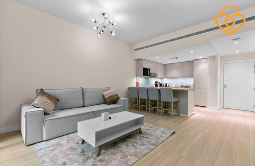 The Greens Apartment | Prime Location, Great Value 1 BR Apt near MOE, Greens