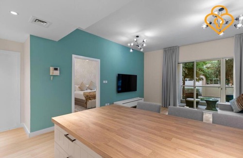 The Greens Apartment | Prime Location, Great Value 1 BR Apt near MOE, Greens