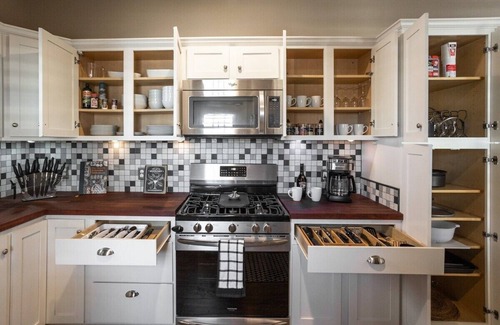 Fort Worth Cultural District House | Prime Location + Hot Tub | Walk to Dickies Arena