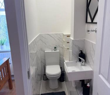 Luton Villa | PRIME LOCATION Luton home - FREE PARKING
