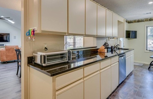Forest Hills House | Prime Location: Minutes to All Major Events and Attractions in Augusta!
