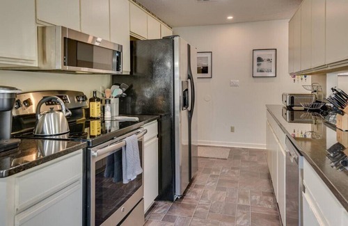 Forest Hills House | Prime Location: Minutes to All Major Events and Attractions in Augusta!