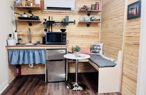 Oxford Condo | PRIME location - only 8min to town.