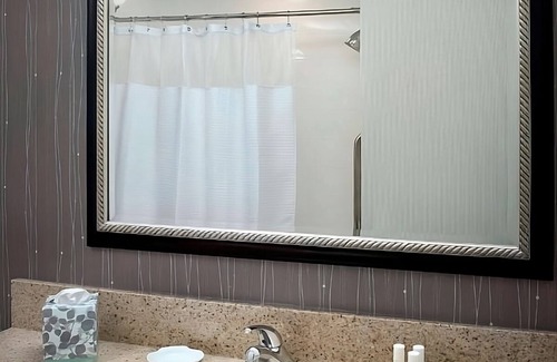 Newark Resort | Prime Location! Pet-Friendly Property, Free Parking, Onsite Indoor Pool