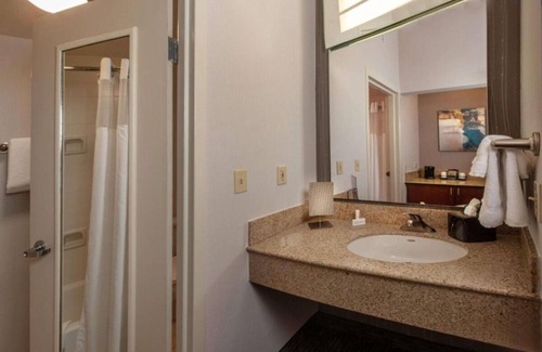 Newark Resort | Prime Location! Pet-Friendly Property, Free Parking, Onsite Indoor Pool