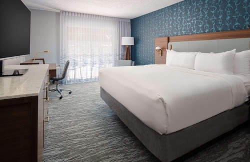 Port Angeles Hotel | Prime Location! Pool, FREE Parking, Pets Allowed, Near Francis Street Park!