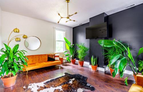 Chillicothe House | Prime Location Top Rated Clean Parking Free!