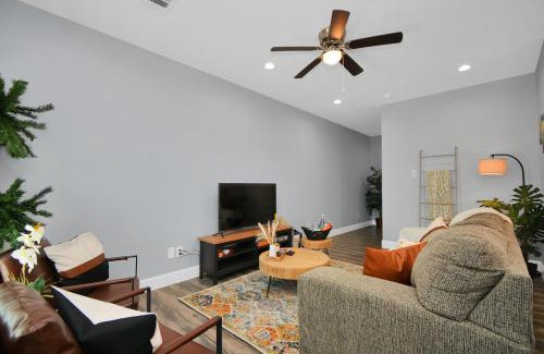 Southeast Houston House | Prime Modern Stay Near Nrg, Med Center & Downtown