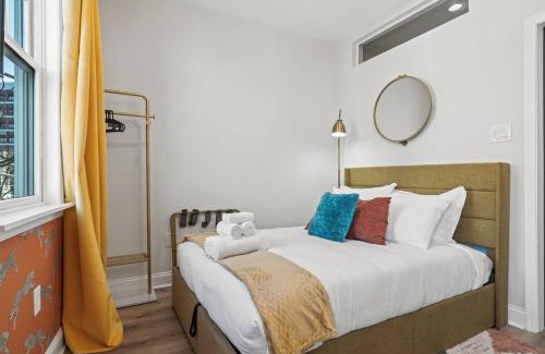 Old City Apartment | Prime Old City Condo Free Parking Skyline Views