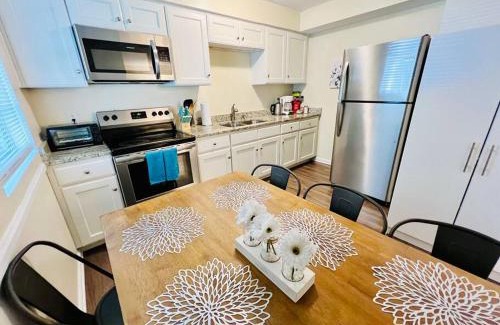 Durham Apartment | *Prime Pad * King Bed * Long Term Stays*