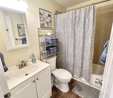 Durham Apartment | *Prime Pad * King Bed * Long Term Stays*