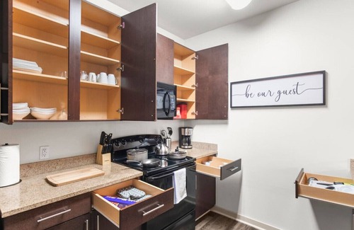 Central City Condo | ~Prime Spot: 2BR Unit in BHM | Mins to BJCC & UAB~