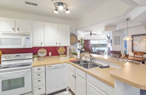 Lake Ozark Condo | Prime Spot, Breathtaking Views, Nearby Attractions