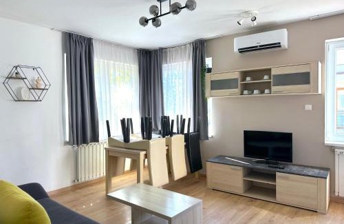Corvin negyed Apartment | Prime Stay - Deluxe 3 Bedroom Family Apartment with Free Parking & AC