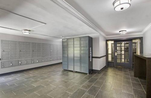 Hyde Park Apartment | Prime & Stylish 1BR Hideaway - Dorchester 306