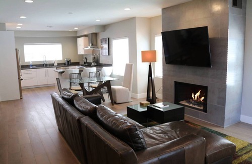 Venice House | Prime Venice! Brand New Private Home Near it All!