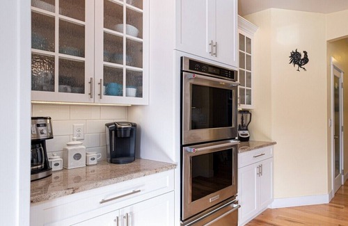 Orondo House | Prime views, private pool & spa, quiet, family/foodie paradise mins from Chelan