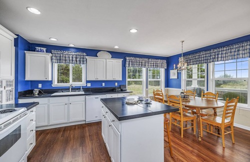 Long Beach House | Primetime Beachfront Memories+HotTub/PingPong+FREE NIGHTS