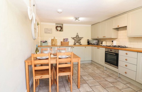 Stow-on-the-Wold Cottage | PRIMROSE COTTAGE (STOW), family friendly in Stow-On-The-Wold