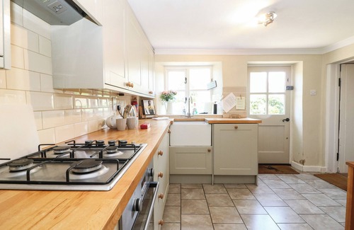 Stow-on-the-Wold Cottage | PRIMROSE COTTAGE (STOW), family friendly in Stow-On-The-Wold