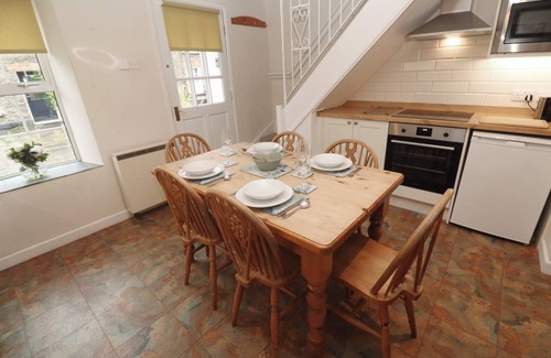 Edmonton Cottage | Primrose Cottage