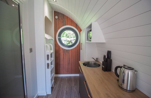 Pickering Cabin | Primrose Family Glamping Pod | sleeps 4 - Gold Award winning