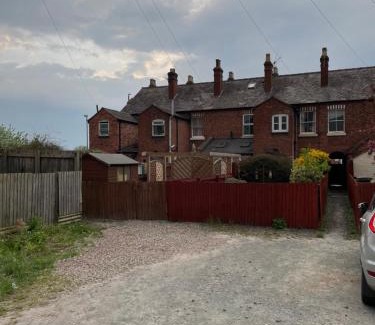 Shrewsbury House | Primrose