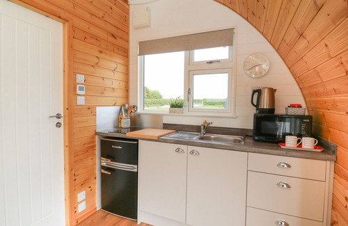Hornsea Cottage | PRIMROSE, pet friendly, with a garden in Hornsea