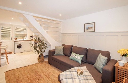 Dorchester House | PRINCES HOUSE, pet friendly, character holiday cottage in Dorchester