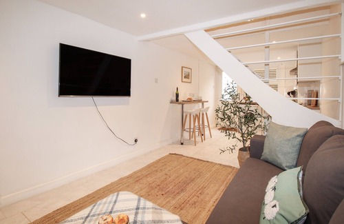 Dorchester House | PRINCES HOUSE, pet friendly, character holiday cottage in Dorchester