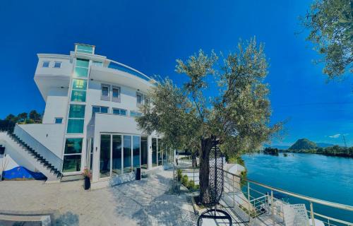 Zues Resort | PRINCIPE DEL LAGO