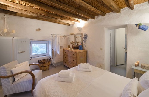 Paros Other | Pristine Mountain Escape — Sweeping Views, Privacy, and Serenity