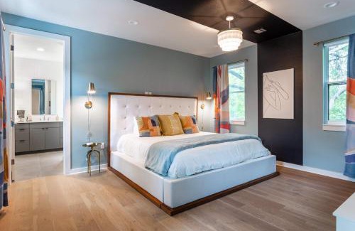 East Cesar Chavez House | Pristine Pool Palace 6BR - Rainey St - 7min walk
