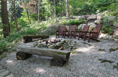 Muskoka Lakes Cottage | Privacy & 315ft frontage on Lake Joe! 6 bdrm, 4 bath! AC! Kayak & Canoe!