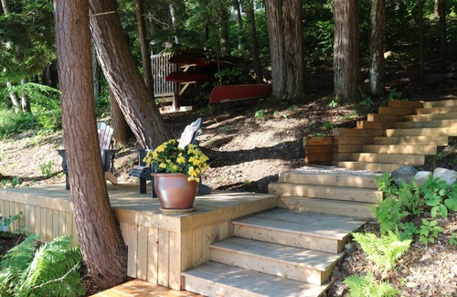 Muskoka Lakes Cottage | Privacy & 315ft frontage on Lake Joe! 6 bdrm, 4 bath! AC! Kayak & Canoe!