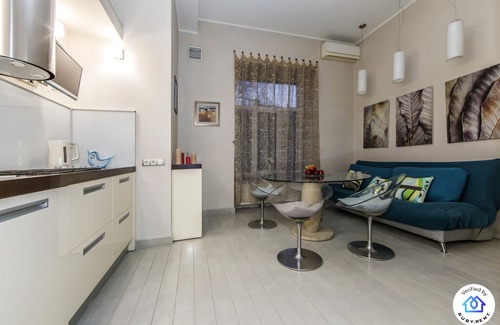 Lypky Apartment | PRIVAT APARTMENT AT THE KHRESCHATYK HISTORICAL ALLEY NEARBY MAIDAN SQUARE