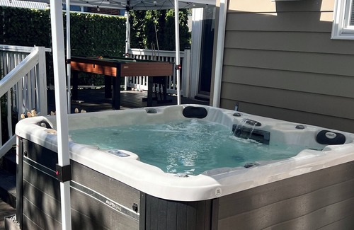 Manville Apartment | Private 1 room and bathroom access to pool table,Netflix,outdoors hot-tub,gazebo