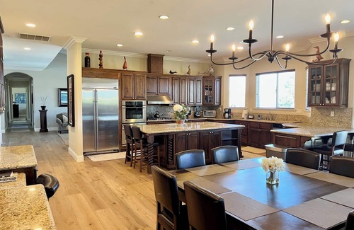 Temecula House | Private 18 Hole Golf Pitch & Putt - Pickle Ball Court - Pool 6 Acre Wine Estate